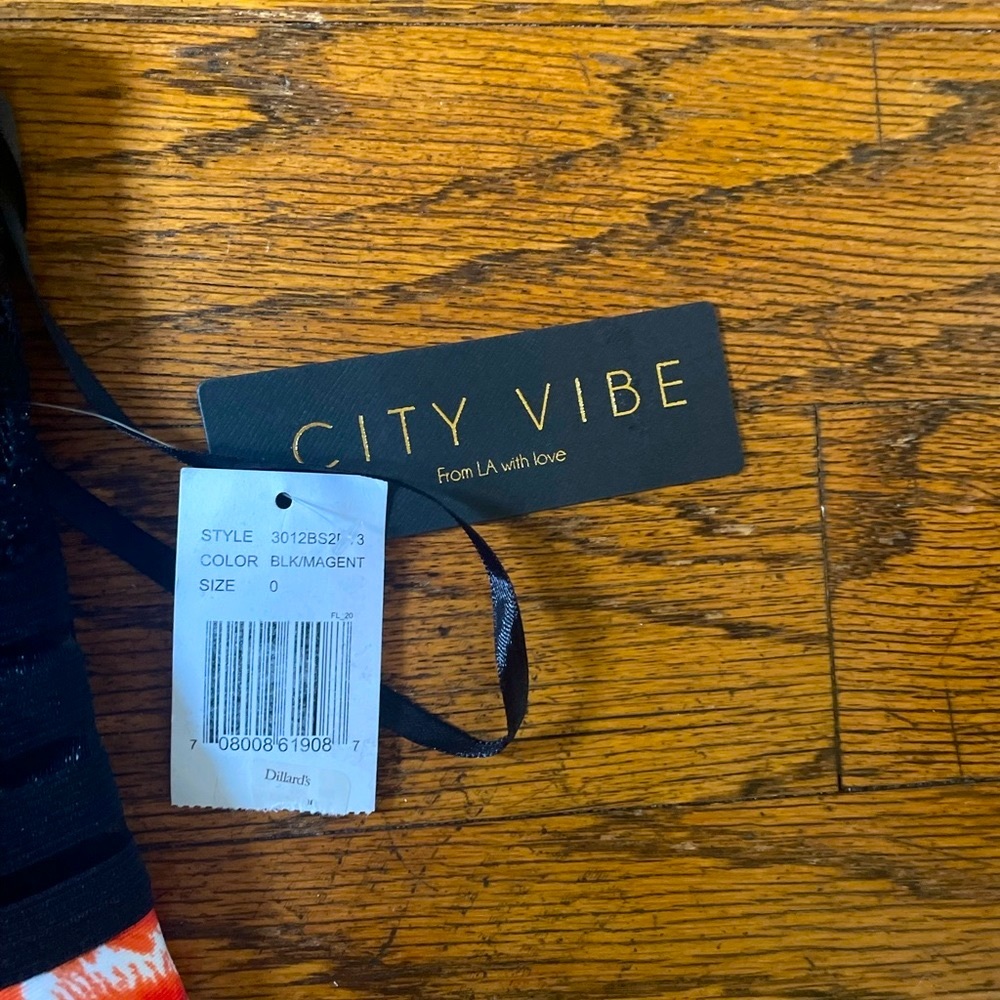 Brand New with Tags Beautiful City Vibe Party Dress. Size 0. - Picture 7 of 10